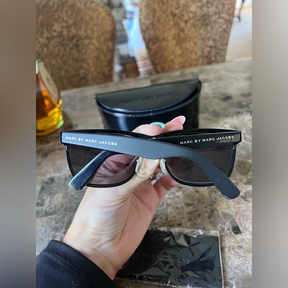 Marc By Marc Jacobs Black Wayfarer Sunglasses - Picture 4 of 10